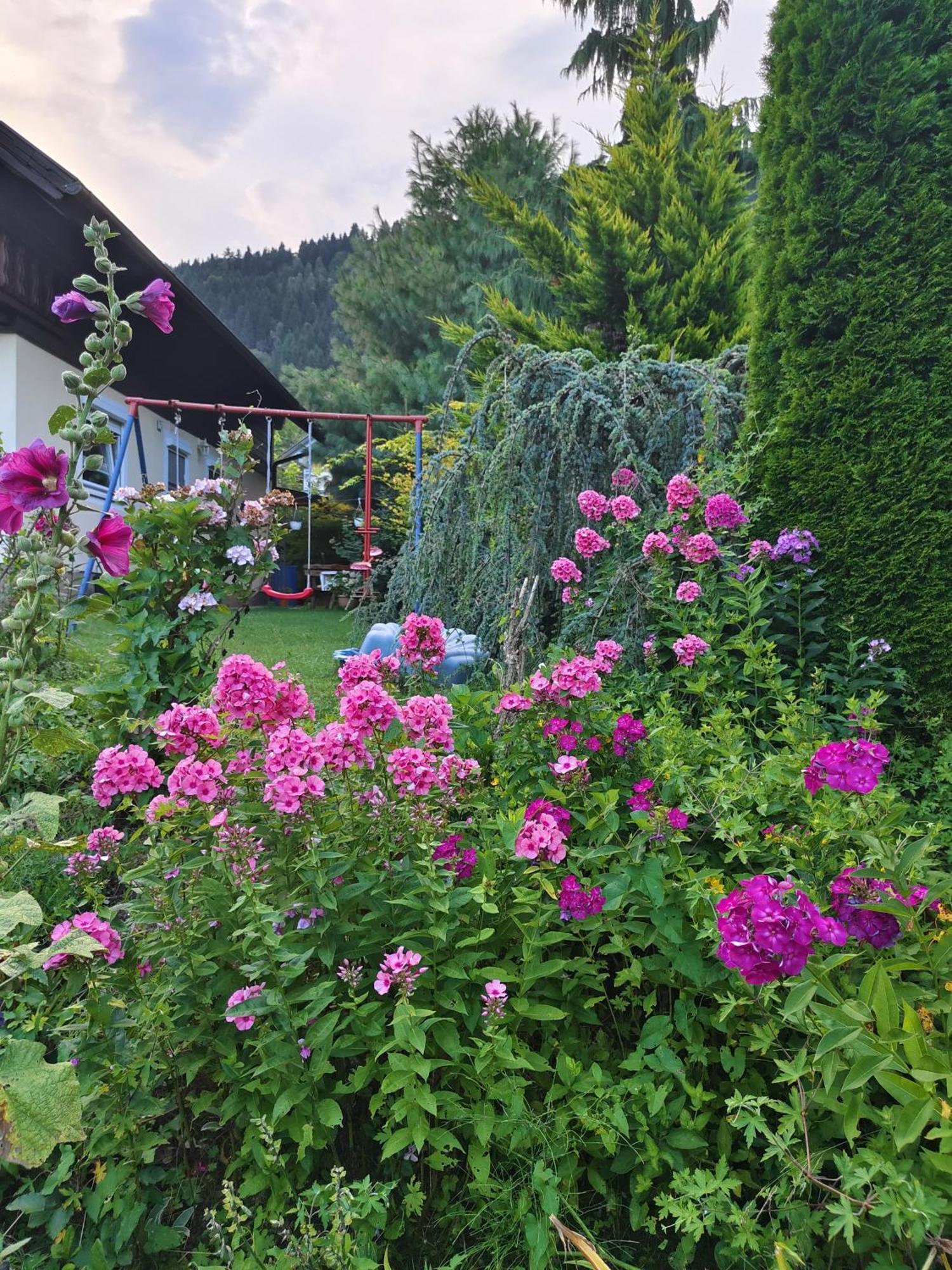 Haus Flora - Ferienwohnung Bodensdorf Extérieur photo